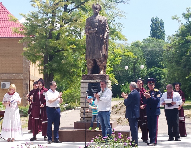 В Каховці встановили пам’ятник славетному Івану Сірку
